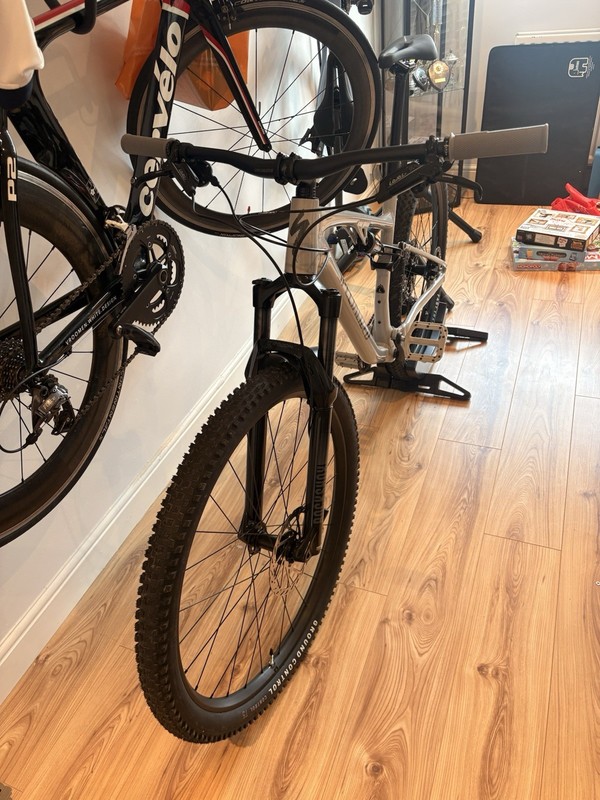 Specialized Chisel 2025 Full Suspension MTB Immaculate, Large