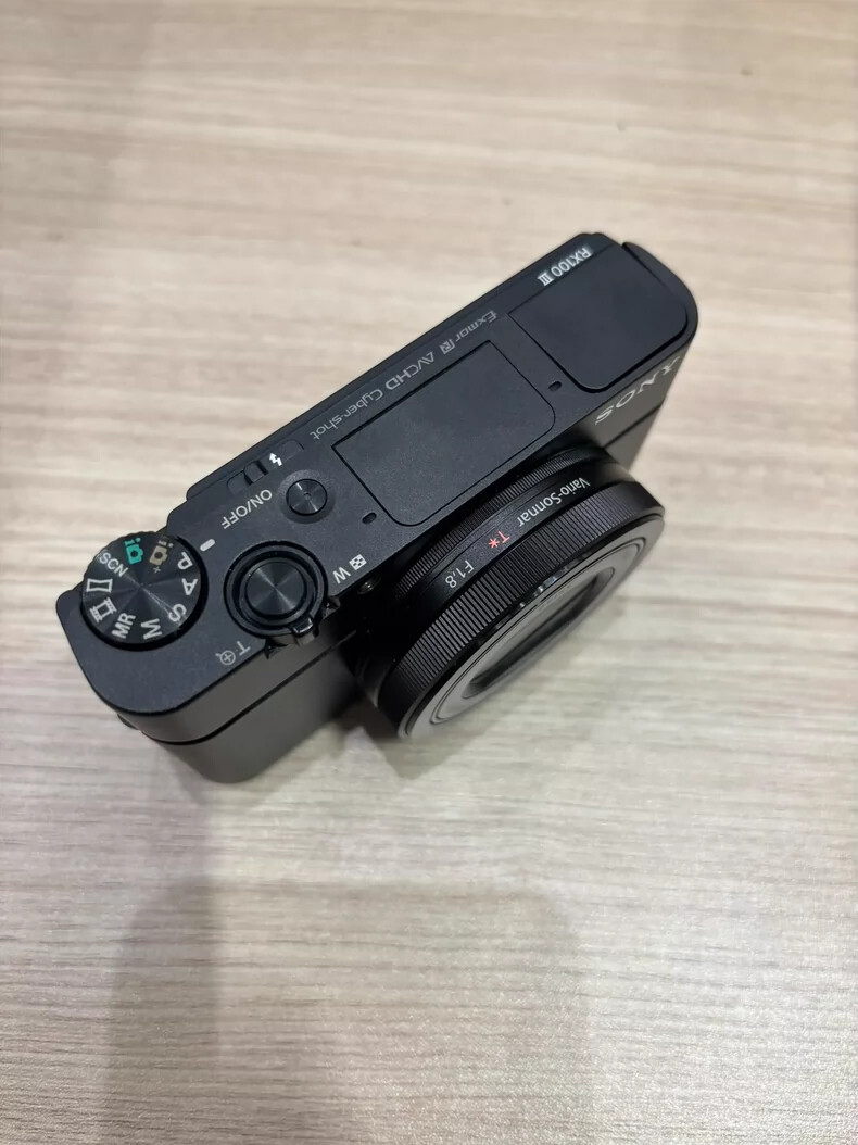 Sony Cyber-shot DSC-RX100 III M3 Digital Camera with Wifi NFC