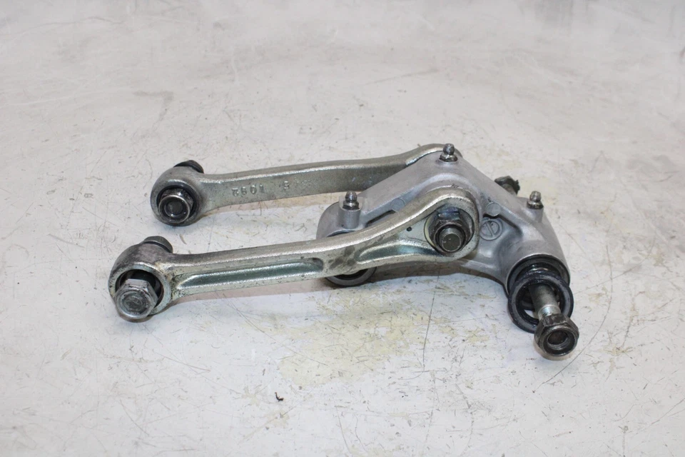 88-97 KAWASAKI NINJA 600R ZX600C OEM TRASERO DOGBONE ENLACE DE ACOPLAMIENTO Foto 3 de 4