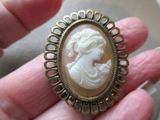 PRETTY VINTAGE EDWARDIAN STYLE LADY GOLD TONE CAMEO SCARF RING CLIP RETRO GIFT