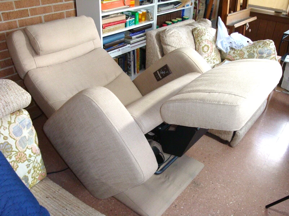 2014 Human Touch Perfect Chair PC-8500 Recline Classic Zero Gravity Chair - Image 4 of 4