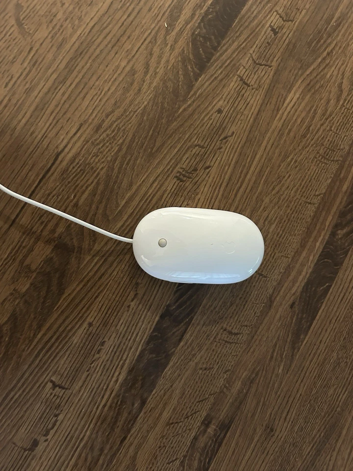 Teclado y mouse Apple Mac Book usados con cables. Foto 4 de 4