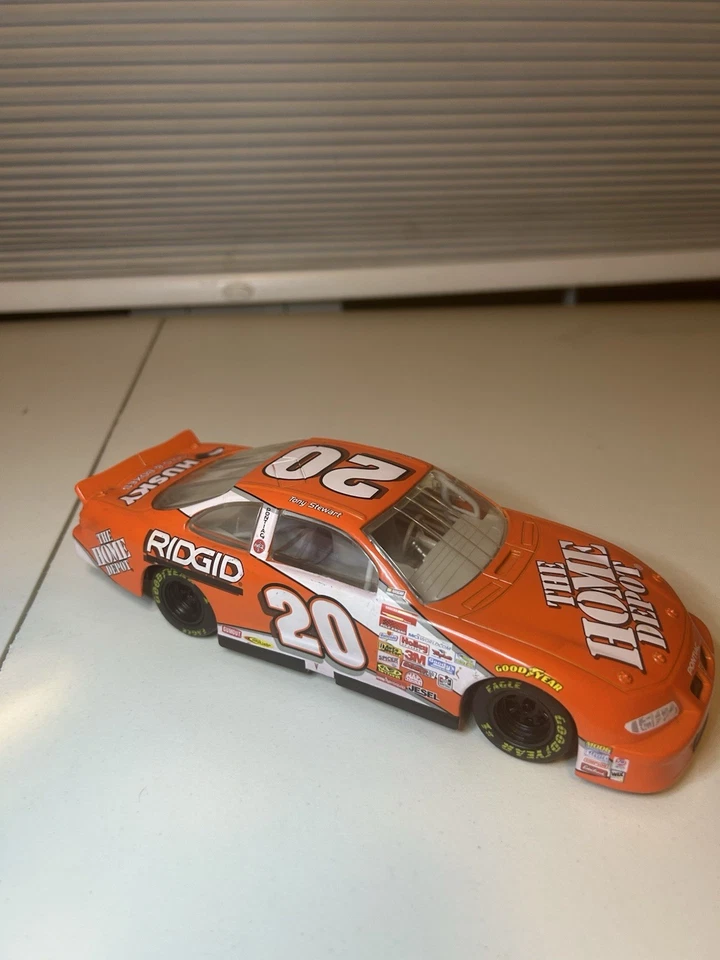 Hasbro 1999 círculo de ganadores NASCAR ESCALA 1/24 COCHE FUNDIDO A PRESIÓN TONY STEWART #20 Foto 2 de 4