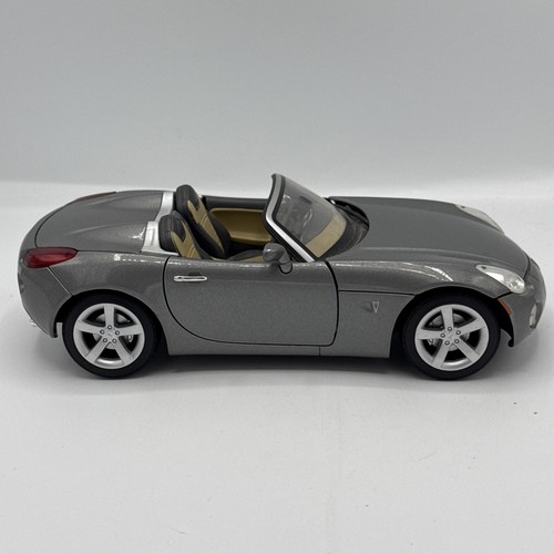 Diecast Road Signature Deluxe 2006 Pontiac Solstice – 1/18 Scale – Grey Color - Picture 5 of 11