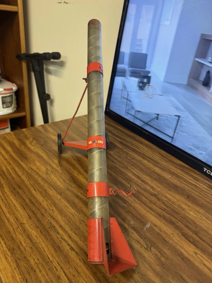 ERTL Tru-Scale Auger Elevator Grain Feeding Funnel Farm Toy 1/16 Scale - Image 2 of 4