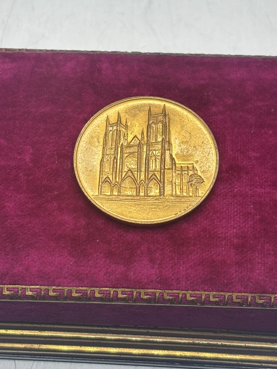 ✨レア✨ニューヨーク 穴あき　記念メダル　セントジョン　ザディヴァイン　大聖堂 Vintage Cathedral Church of St. John The Divine New York Souvenir