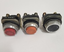ALLEN BRADLEY GREEN PUSH BUTTON 800T-A1. LOT OF 2.