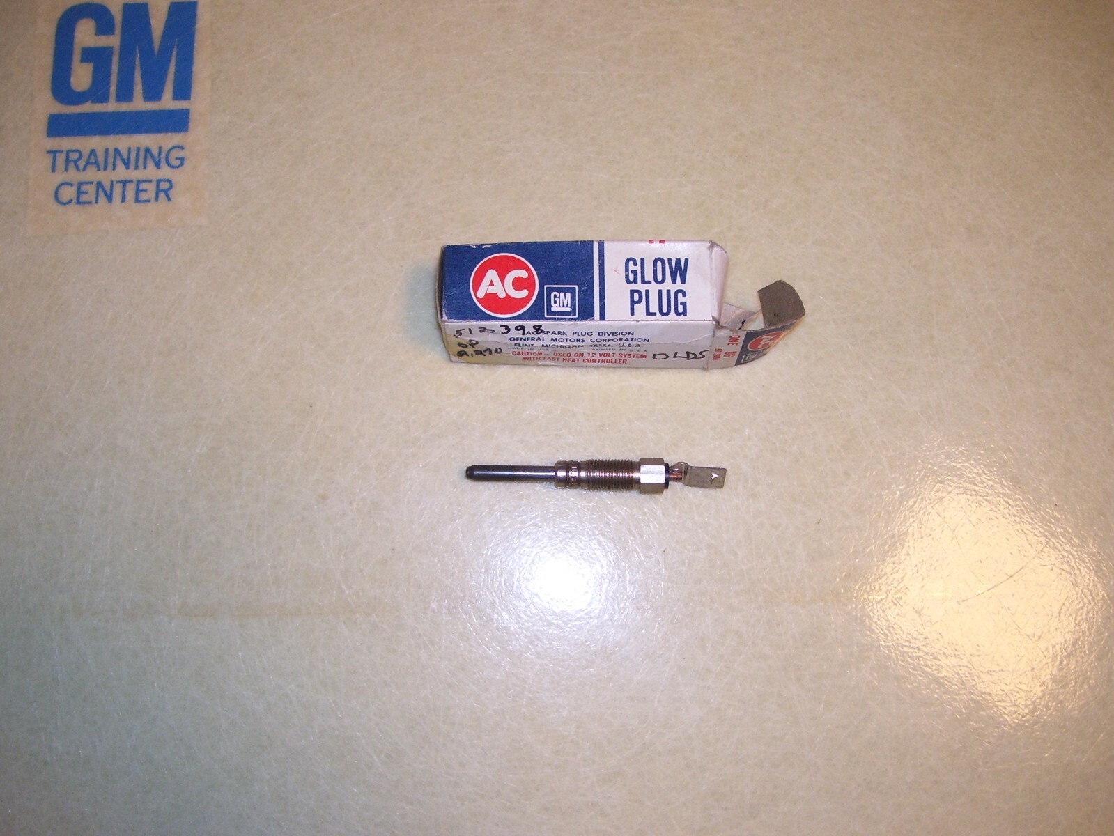 NOS AC DELCO 8G/5613680 GLOW PLUG FOR DIESEL