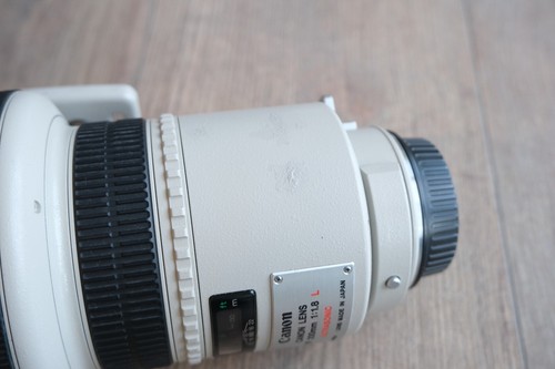 Canon EF 200mm f1,8 L USM in Very Good Condition With Lens Case and Hood - Imagen 7 de 13