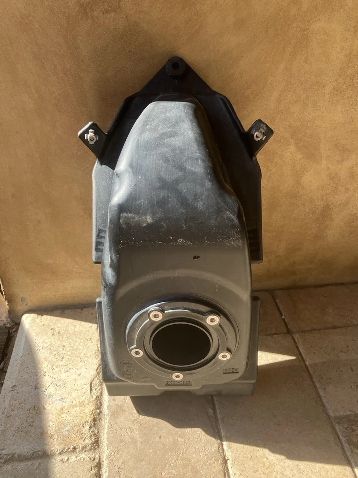 Tanque de gasolina Kawasaki KX450 com tampa de gasolina - Imagem 3 de 3