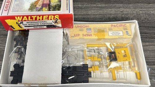 Kit WALTHERS HO 932-4351 Intl Bay Window Caboose Union Pacific Nuevo en Caja Kit | Condition: New