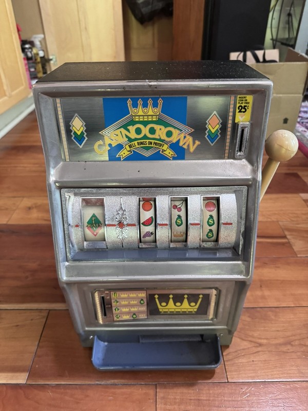 Vintage Waco "Casino Crown" Novelty Slot Machine 25 Cents Japan Read Descriptio