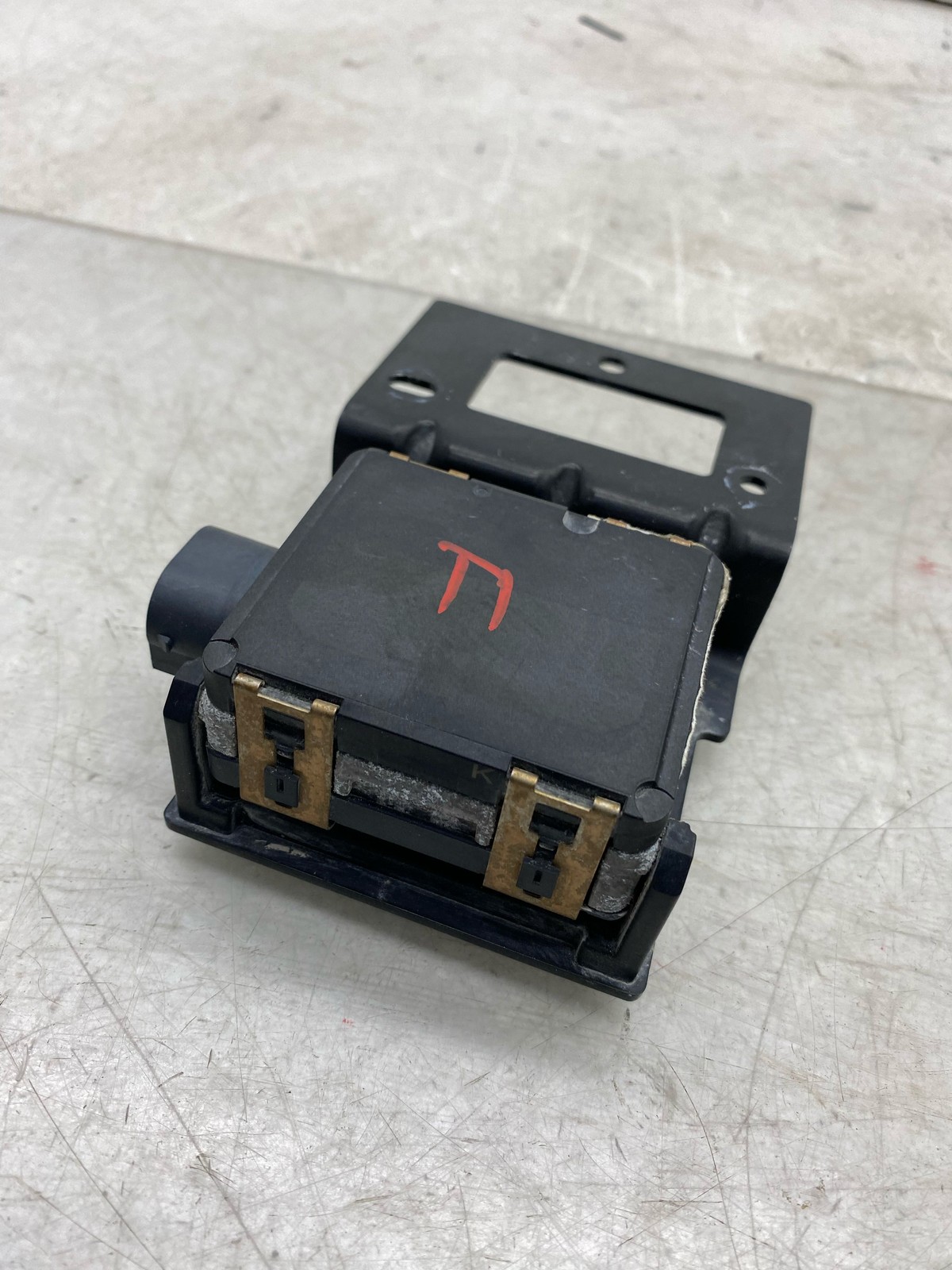 2020-2025 ASTON MARTIN DBX FRONT BUMPER ADAPTIVE CRUISE DISTANCE RADAR MODULE