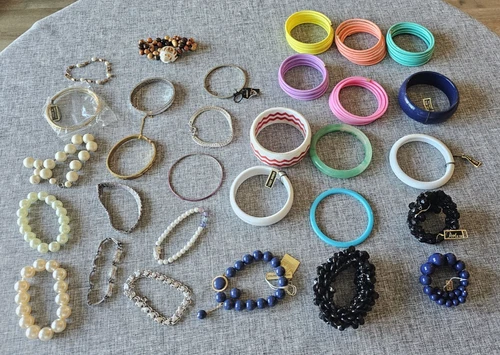 Vtg 30 Pcs Fashion Costume Jewelry Bracelet Lot Silver Tone '80s Lucite Plastic