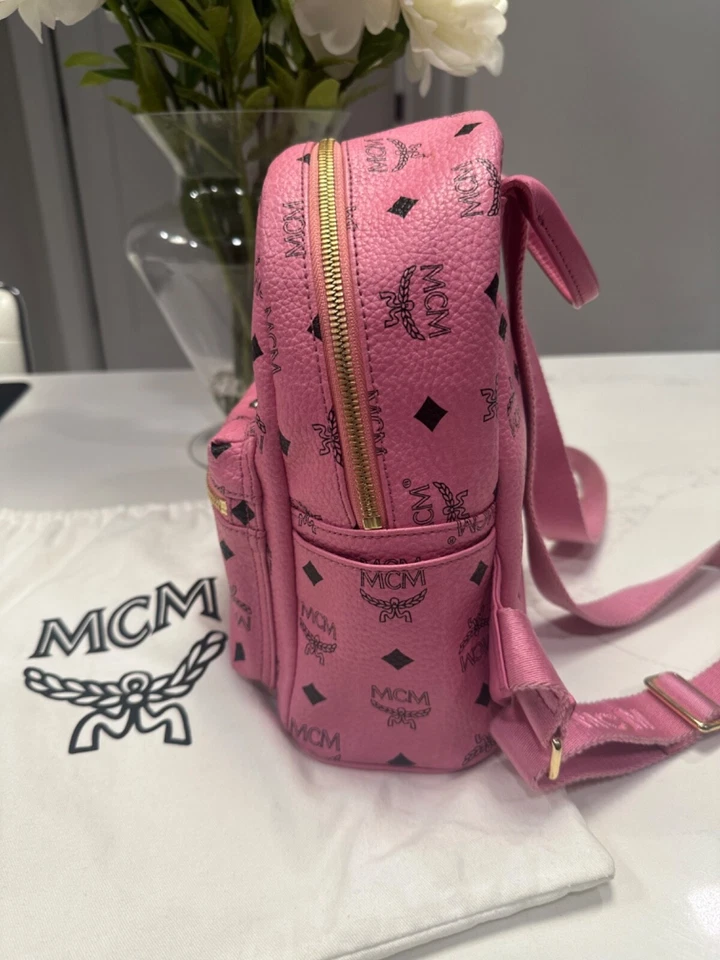 Mini MCM Mochila Rosa con Tachuelas Foto 3 de 4