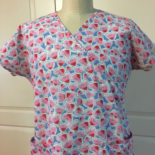 J I T Scrubs Womens Size Small Scrub Top Hearts Pink Purple S7 - Picture 2 of 7