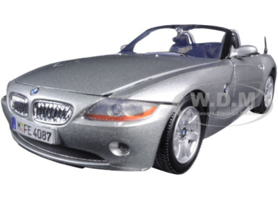 BMW Z4 CONVERTIBLE SILVER 1/24 DIECAST MODEL CAR BY MOTORMAX 73269