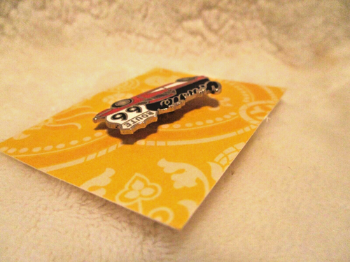 Pinback Chevy Corvette Route 66 de colección~1 1/8" x 1/2"~1986 - Imagen 4 de 8