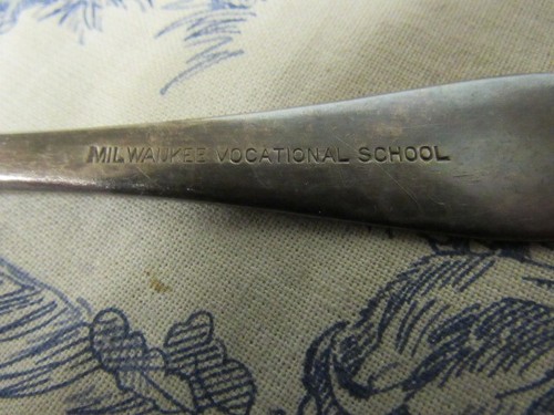 De colección. ""Milwaukee Vocational School"" Milwaukee Wisconsin A.L." Cuchara de té Kiefer Co. - Imagen 4 de 8
