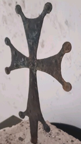 Croce Anticata In Ferro Forgiato E Battuto A Mano da cm 40 - Foto 2 di 3