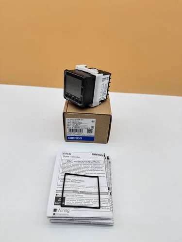 OMRON E5CC-QX3D5M-001 Digital Temperature Controller