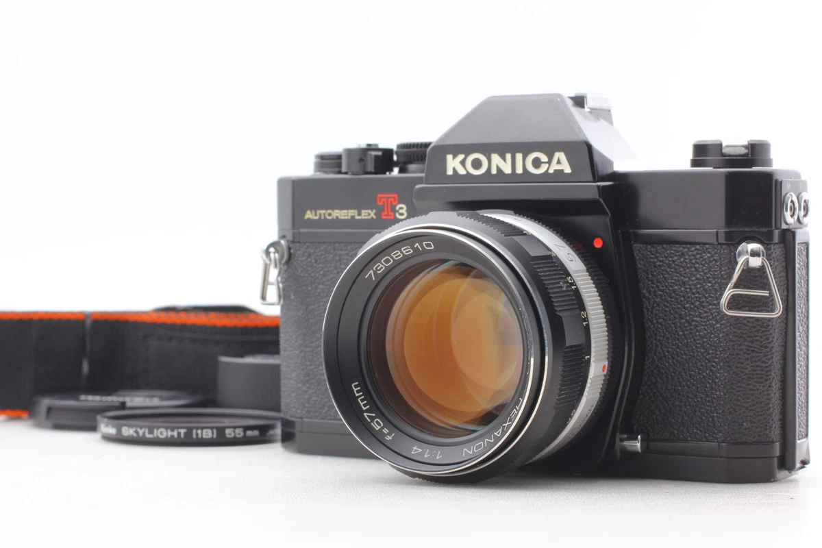 ANALOGA SYSTEMKAMEROR, 2 st, Konica Autoreflex T3, med tillbehör. Foto