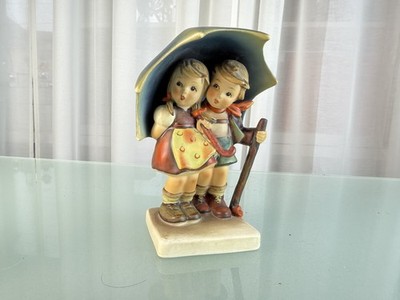 Hummel Figurine 71 Under One Roof 16 cm. First choice. top condition