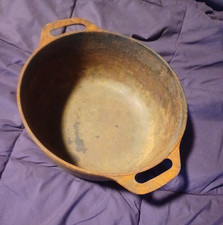 Vintage 10" Cast Iron Dutch Oven Deep Pot Country Cabin