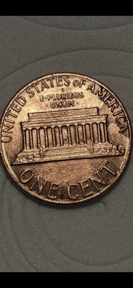 1983 Lincoln Memorial Cent.Reverse DDO On One cent And A M On America.Red - Image 2 of 2