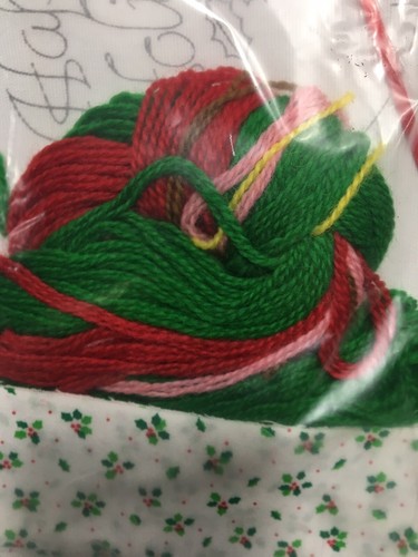 Vintage Crewel Needlepoint Embroidery Christmas Tree Wreath Yarn Ornaments Kit - Picture 6 of 7
