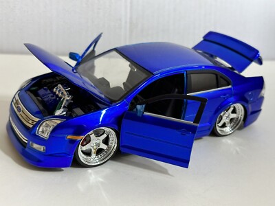 Jada 53007 – Ford Fusion 2006 échelle 1/24, Diecast Rouge, Collection