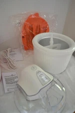 Pampered Chef Electric Compact ICE CREAM MAKER - Freeze Yogurt & Drinks Too!