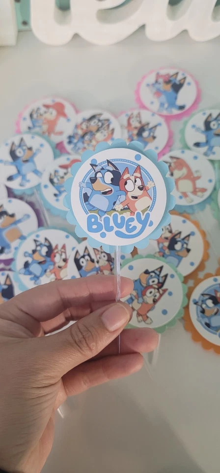 JUEGO DE 12 TOPPERS CUPCAKES PERSONALIZADOS AZULES Foto 2 de 2