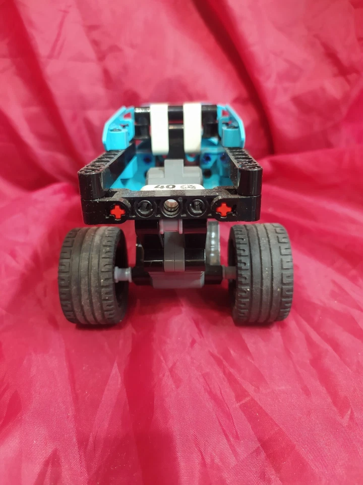 LEGO Technic 42059 Stunt Truck, foto 4 di 5