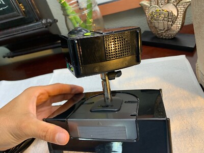 2009 Eye Clops Kids LED Mini Projector +Matching Power Adapter