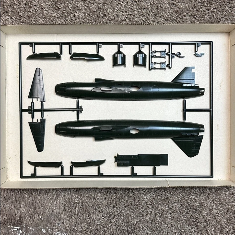 复古长谷川 1: 72 三菱 G4M1 (Betty) 带 OHKA 炸弹(OHKA 炸弹失踪) — 第 4/4 张图片