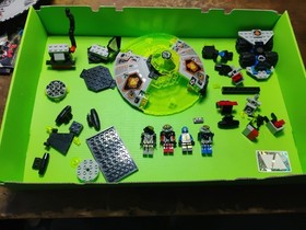 LEGO Rare UFO 6975 Alien Avenger/NEAR COMPLETE/MINI FIGURES/BOX/MANUAL/1997
