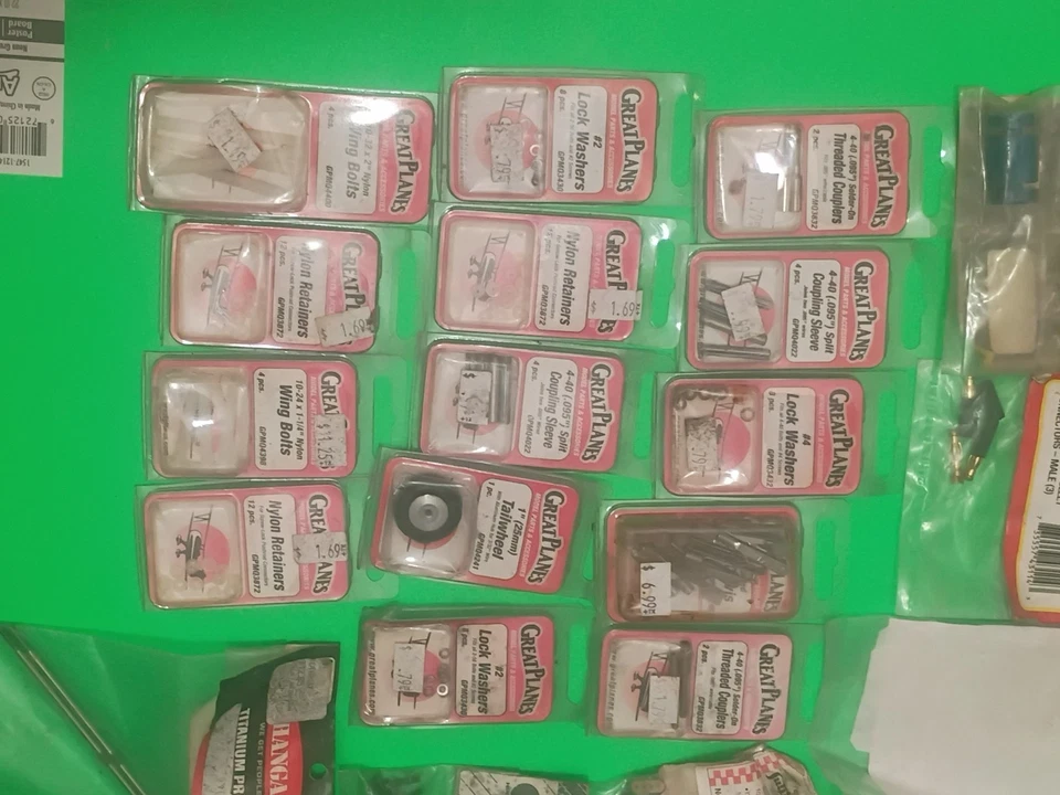 ENORME LOTE DE PIEZAS NUEVAS RC, GRANDES AVIONES, Hirobo, Hangar 9 y Sullivan Foto 3 de 4