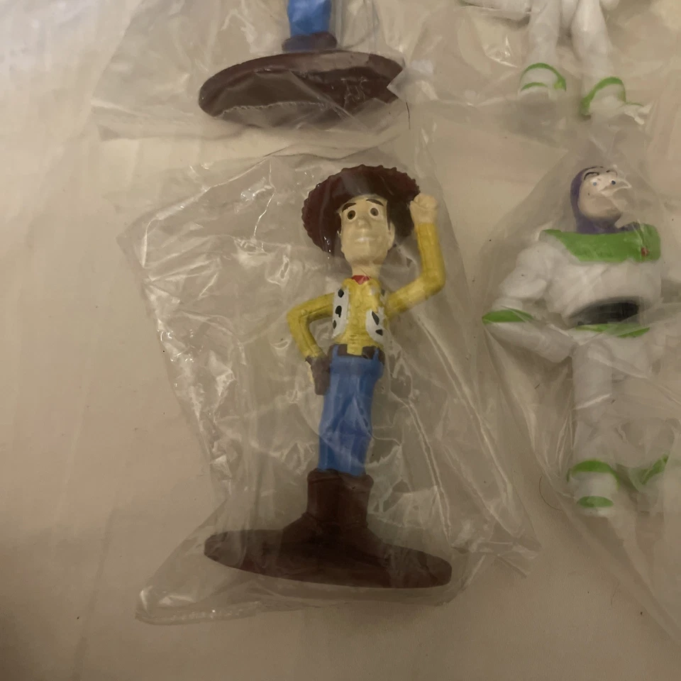 Lote de 4 minifiguras de General Mills Toy Story ~ 1995 ~ Buzz Lightyear ~ Woody ~ promoción de cereales Foto 2 de 4