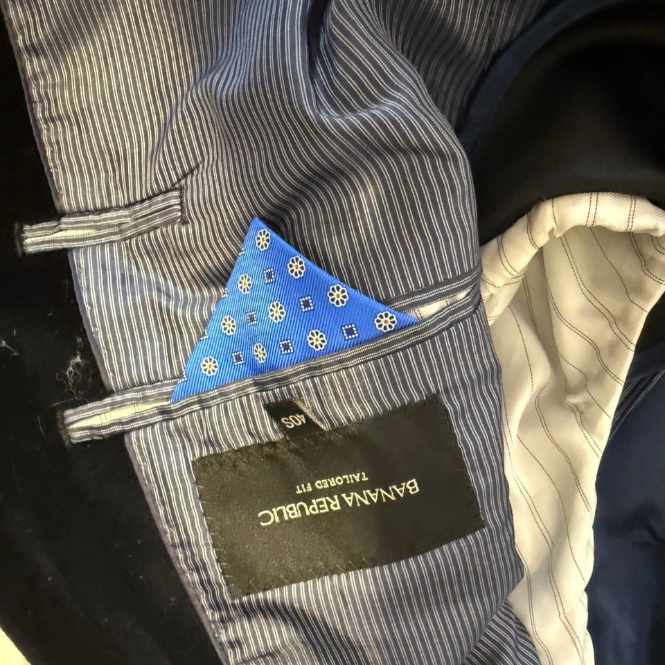 NWT Banana Republic Tailored Fit Black Velvet Blazer Jacket Men's 40S Holiday - Image 3 of 4