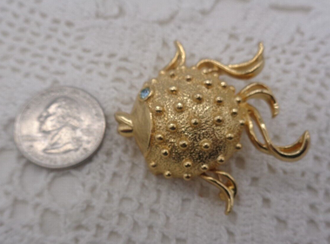 Vintage Fuller Brush PUFFER FISH Solid Compact PE… - image 2