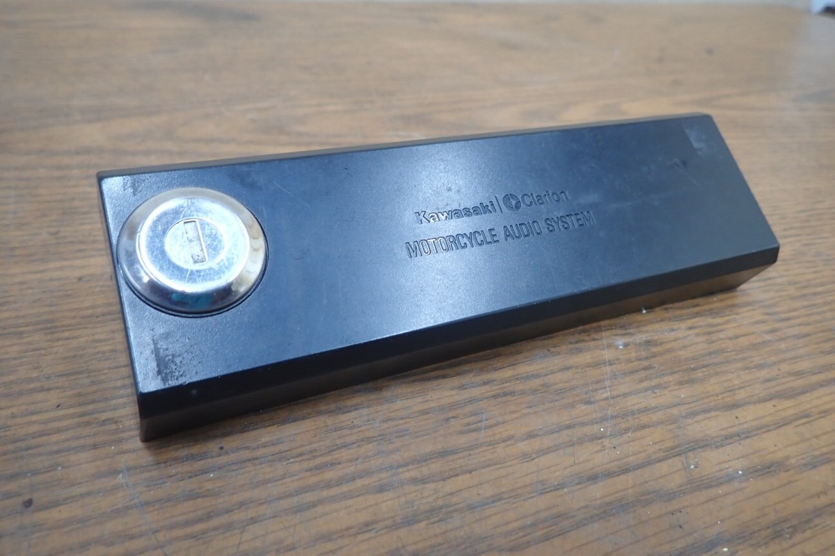 1984 KAWASAKI VOYAGER ZN1300A RADIO AUDIO SYSTEM COVER NO KEY | eBay