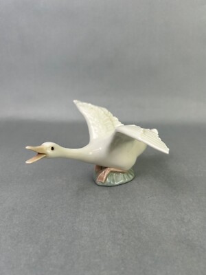 Vintage Lladro #1264 Taking Flight Goose Porcelain Figurine - Spain 
