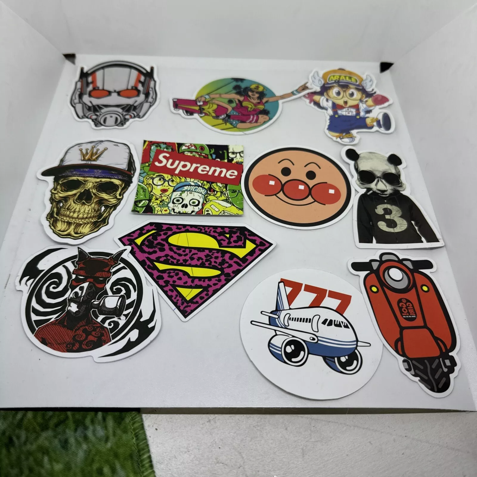 Lot d'accessoires et d'autocollants Supreme   Autocollants rares, Supreme + PLUS