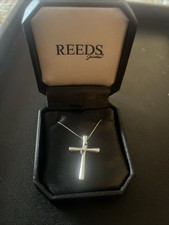 14k 2,3gm Weißgold Kreuz Halskette & Anhänger mit 1 Diamant und 2 Saphiren