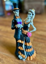 Skeleton Bride and Groom Figurine - Halloween Decor