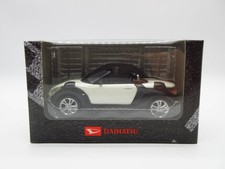 Mini coche Daihatsu Copen XPLAY concesionario personalizado sin retroceso blanco x negro