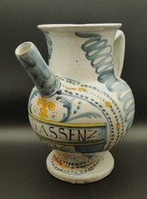 Italie (Nove ?), chevrette à pharmacie avec un blason, début 18ème