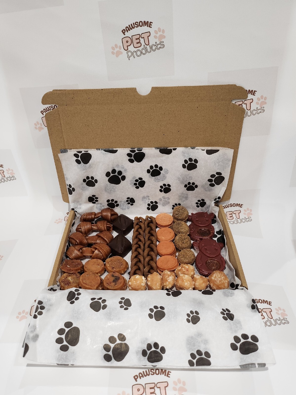 Dog Birthday Treat Box Personalised with bandana & Balloons. Gift Doggy