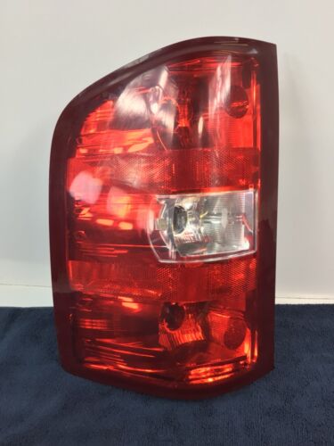 07 13 GM Chevrolet Silverado 1500 Left Side Tail Light 15201849 - Picture 1 of 5